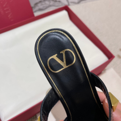 Valentino Garavani Roman Stud 8.5 cm