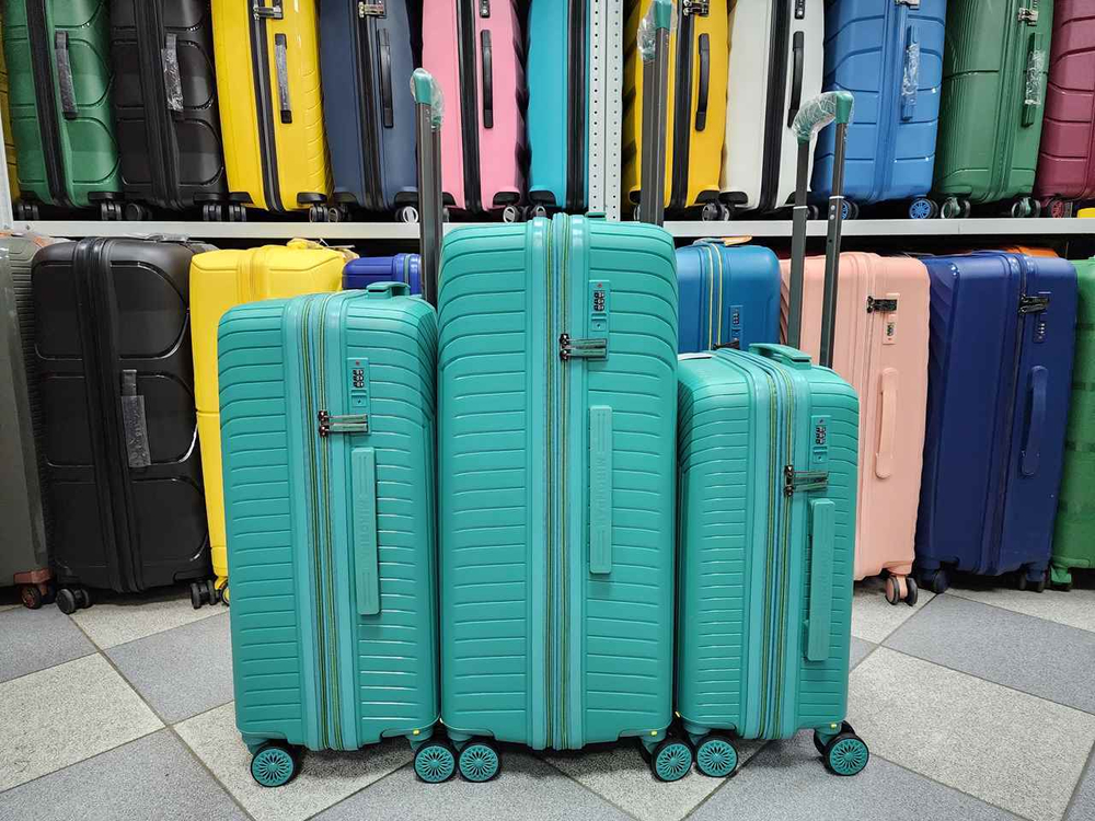 Чемодан Средний (М) полипропилен "Mironpan" съёмные колёса