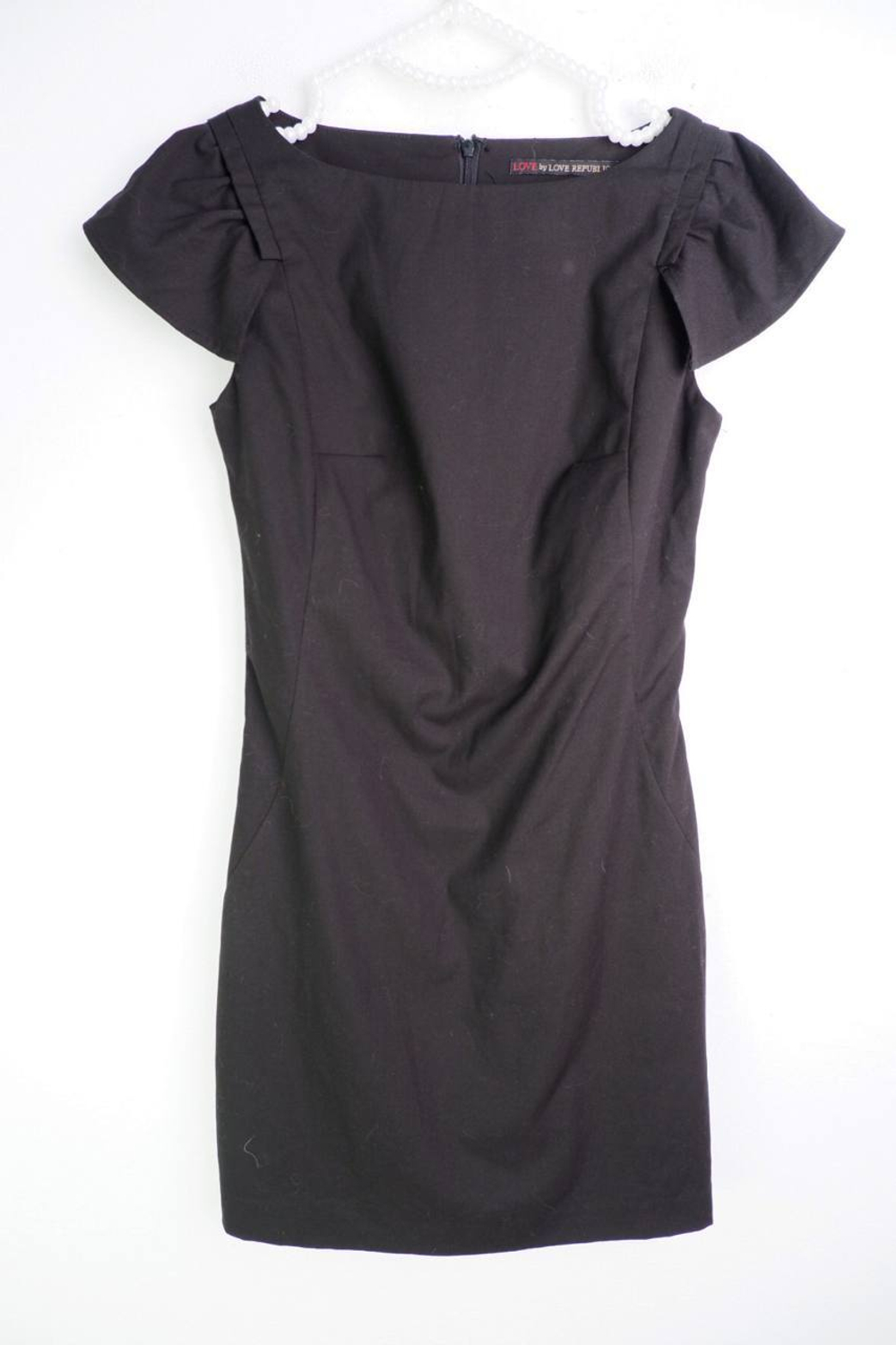 Платье Love Republic лаконичное, визуально на 42 размер