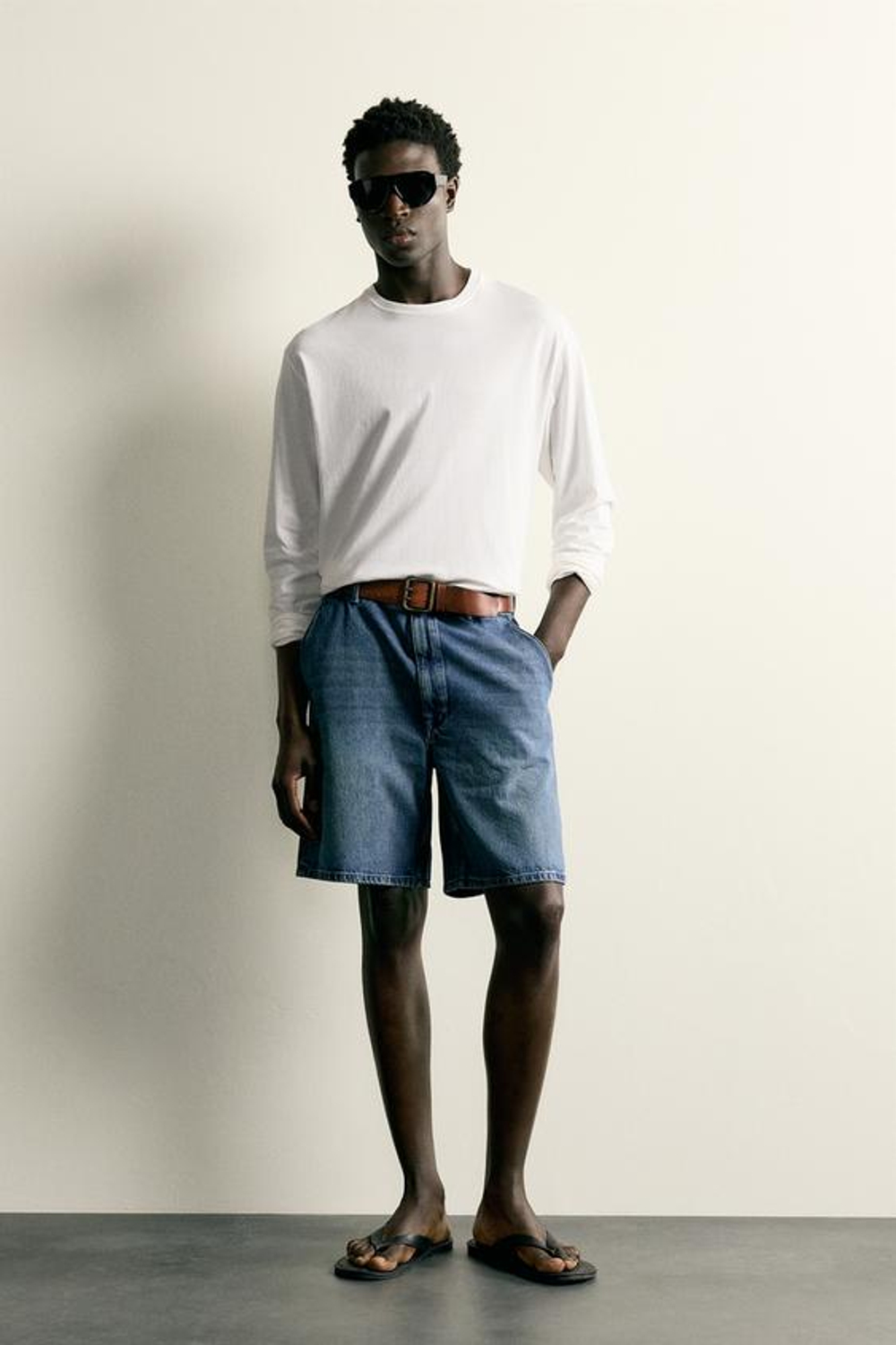 ZARA ДЖИНСЫ STRAIGHT FIT С ВОЩЕНЫМ ЭФФЕКТОМ, ВЫЦВЕТШИЙ СИНИЙ