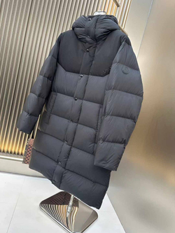 Пуховик Moncler
