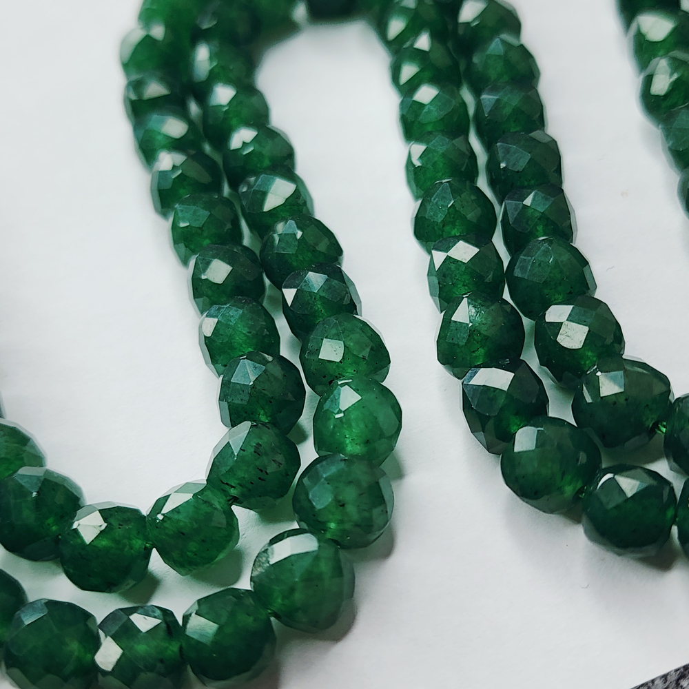 Изумрудный кварц, бусины куб, р-р примерно 6.5мм, красивая огранка