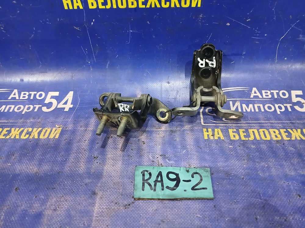 Петля двери задней правой Honda ODYSSEY 2002