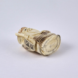 Нэцкэ Дзюродзин с метлой