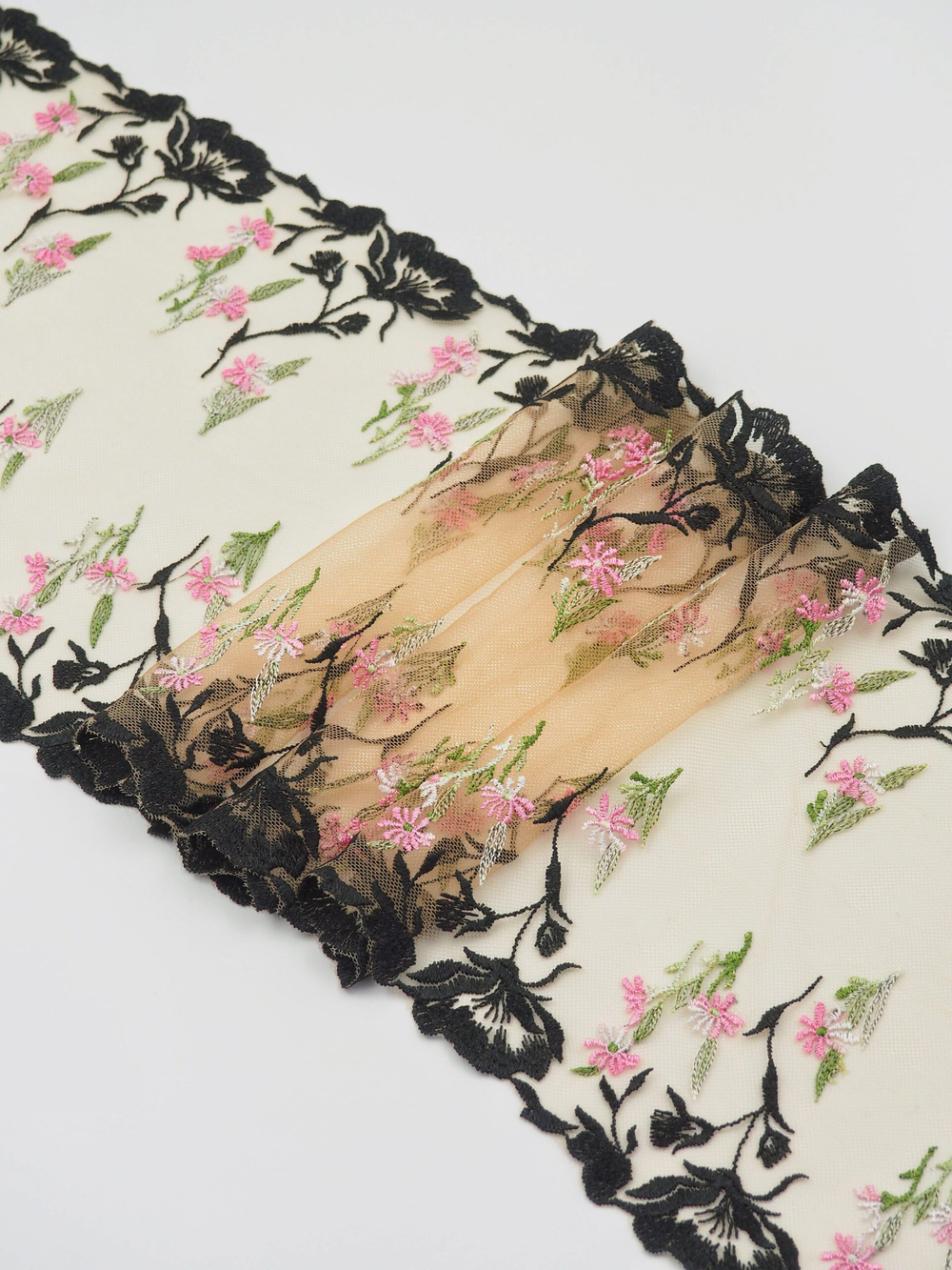 Вышивка на сетке телесная с мультиколор неэластичная ширина 21,5 см