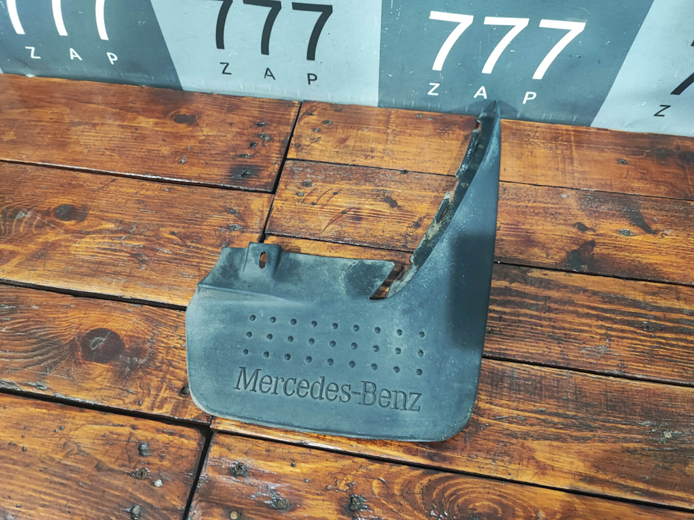 Брызговик задний правый Mercedes C (W202) Б/У Оригинал