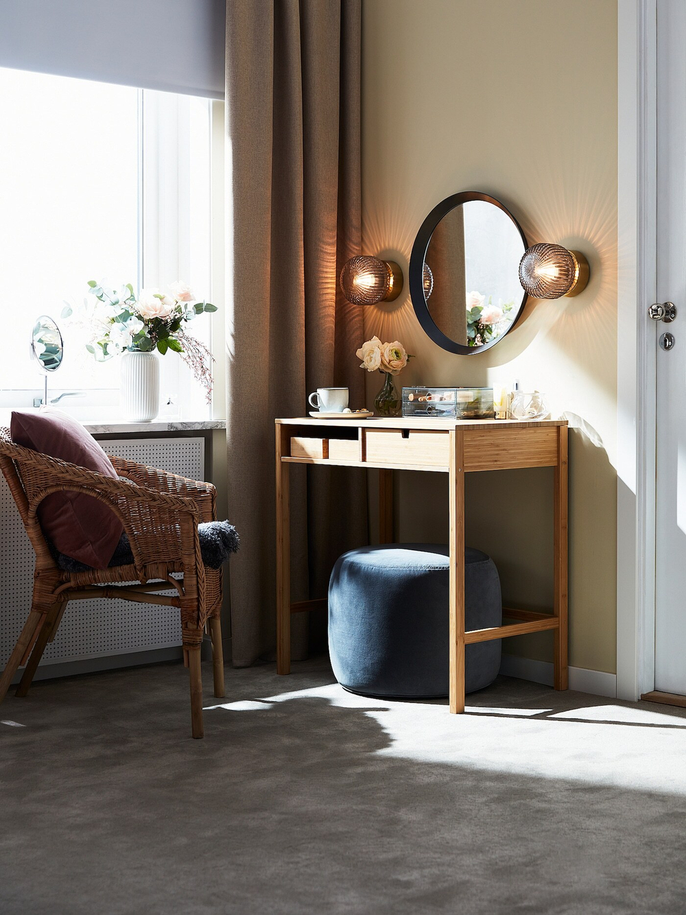 IKEA SOLKLINT  (ИКЕА СОЛКЛИНТ)  -  Настенный светильник, стационарная установка, латунь/серое прозрачное стекло