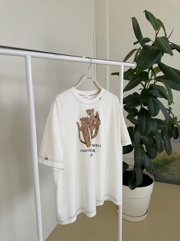 ФУТБОЛКА РЕНА МОЛОЧНЫЙ ЛЕОПАРДУ НУЖЕН ЛЕОПАРД