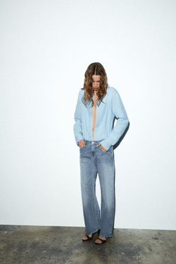 ZARA УКОРОЧЕННЫЕ ДЖИНСЫ TRF С НИЗКОЙ ПОСАДКОЙ И СМЕЩЕННЫМИ ШВАМИ, СИНИЙ