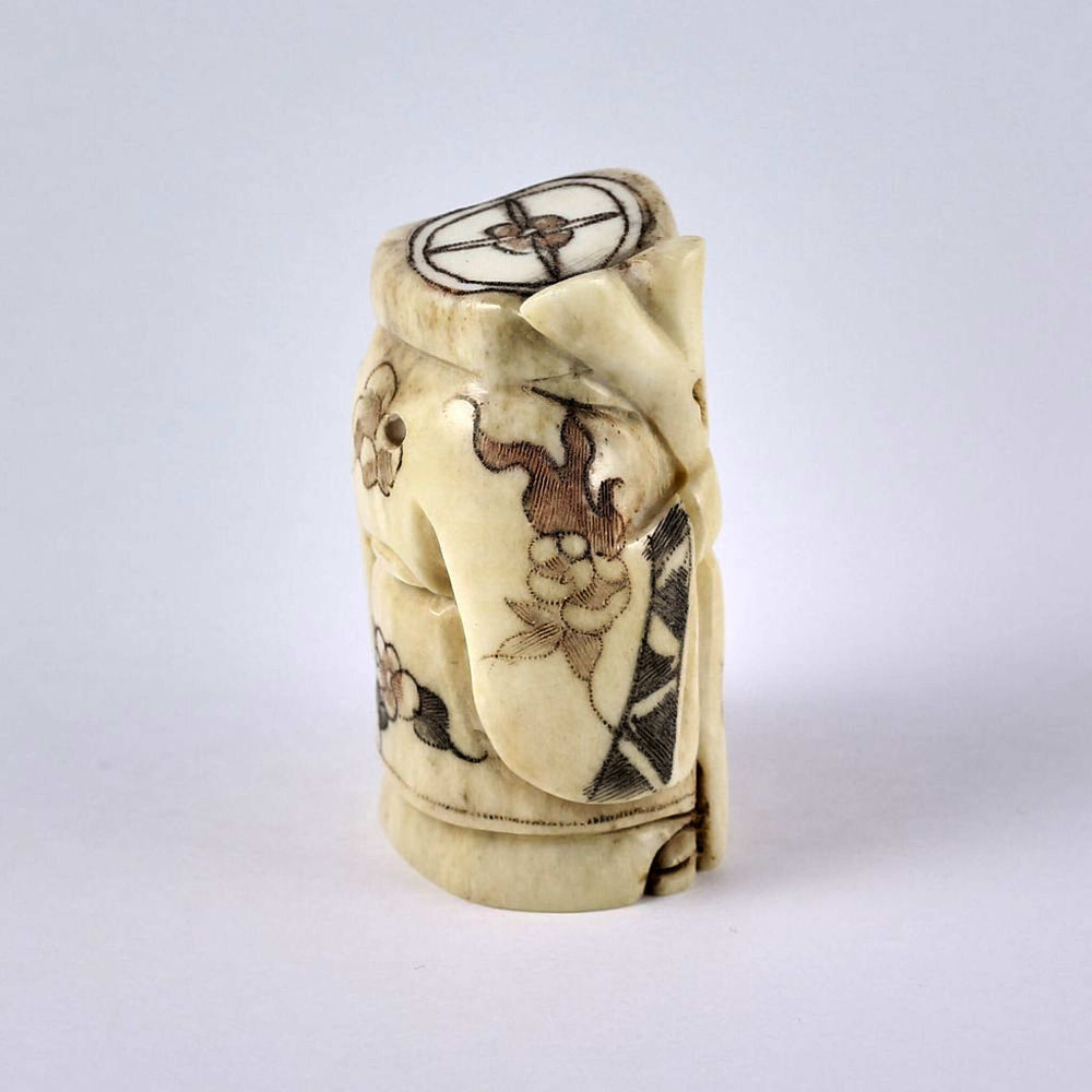 Нэцкэ Дзюродзин с посохом и табличкой "Счастье"