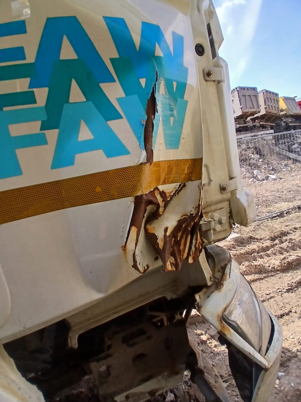 FAW J6 8x4 Самосвал СА3310Р66K24T4E5 (Дизельный, 11,1 л, 420 л.с., МТ)