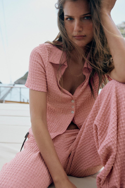 ZARA УКОРОЧЕННЫЙ ЖАКЕТ ИЗ РЕЛЬЕФНОЙ ТКАНИ, ПЫЛЬНЫЙ РОЗОВЫЙ