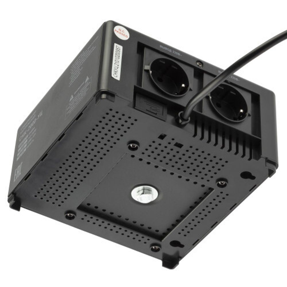 Стабилизатор напряжения ЭРА CНК-2000-УЦ компактный универсальный, 140-260В/220В, 2000ВА