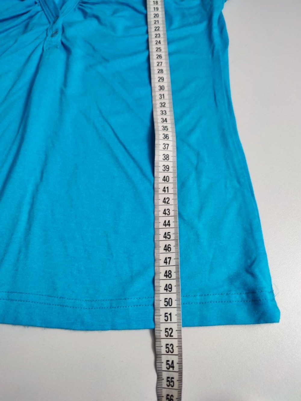 Футболка с декольте яркая 42 размер