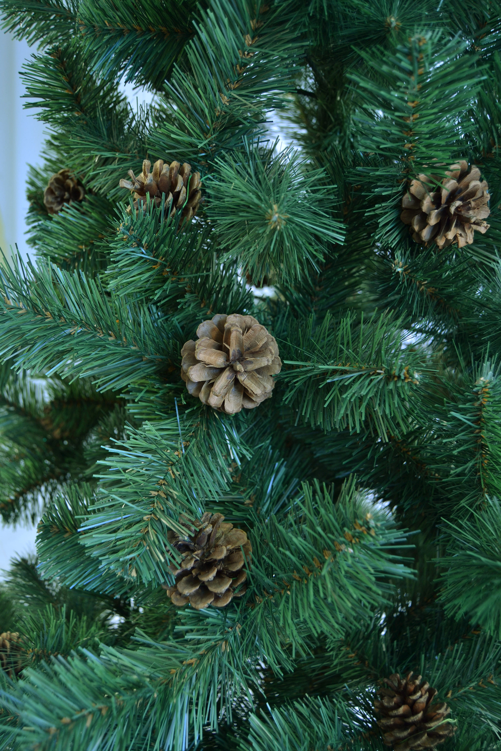 Ель искуственная Царь елка Холидей с шишками 210 см