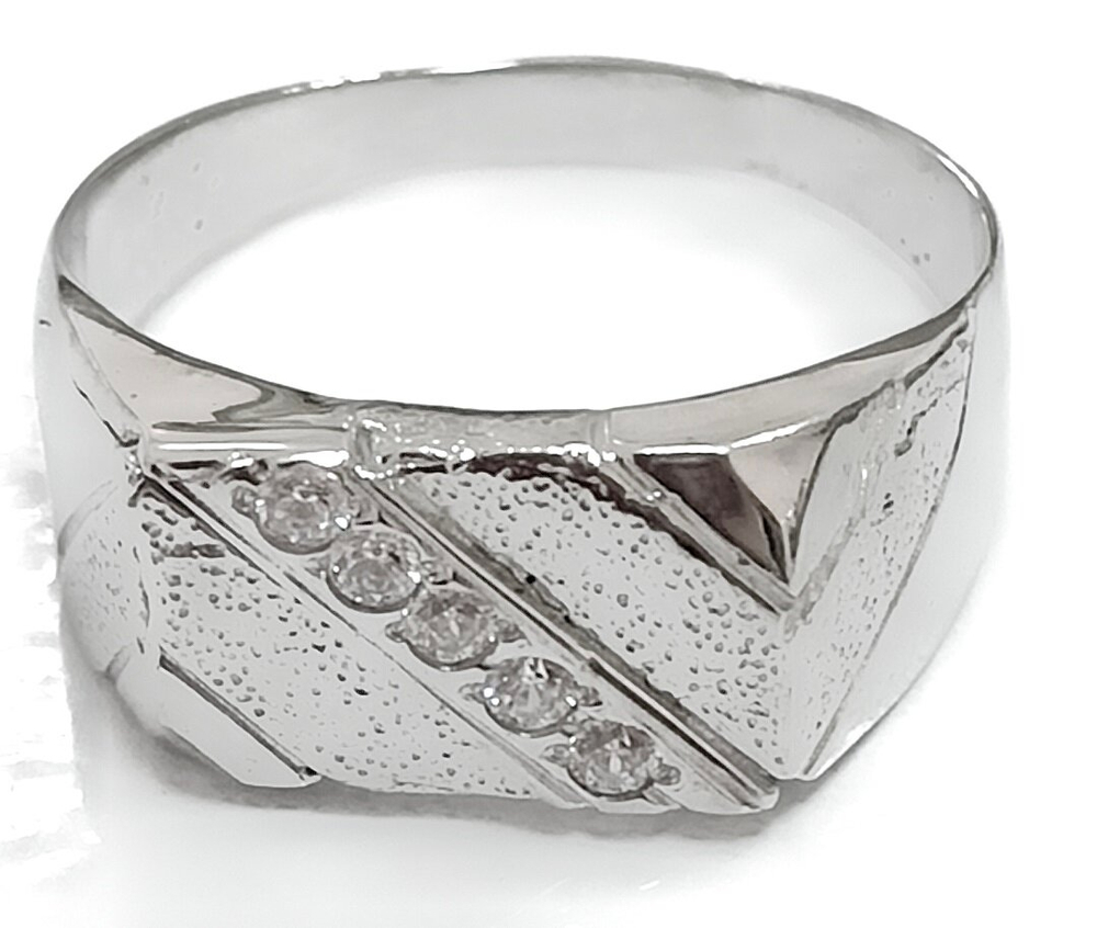 Ювелирное кольцо из серебра