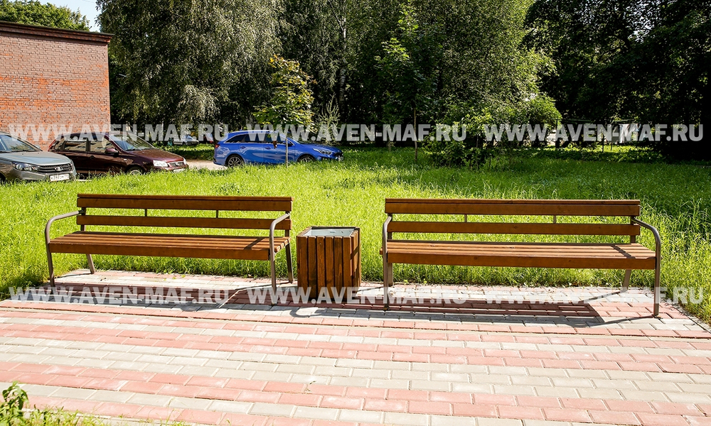 Скамейка на металлическом каркасе