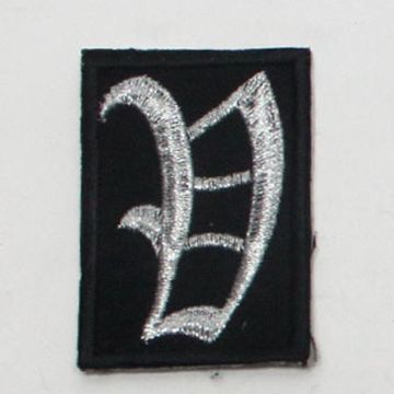Нашивка буква "V" (серебристая)