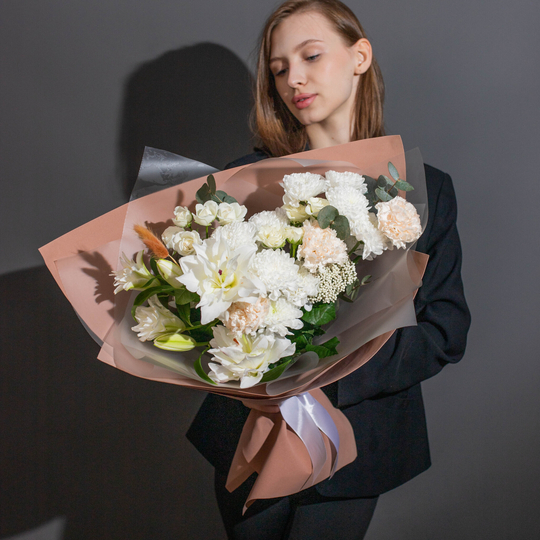 Букет Лилии в матовом оформлении