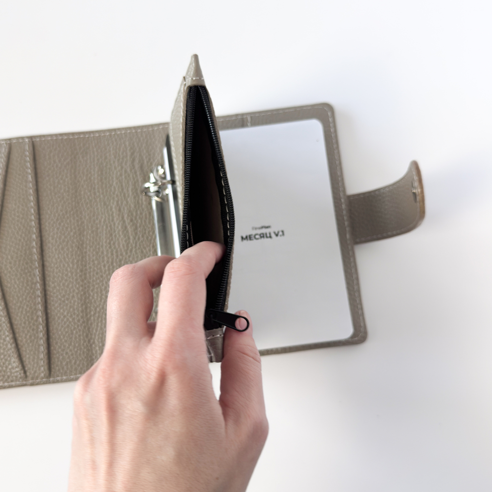 Вставка с карманом на молнии в блокнот на 4/2 кольцах