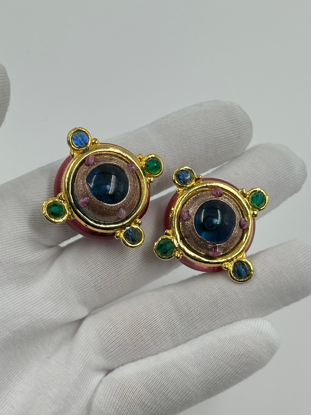 Клипсы с разноцветными вставками