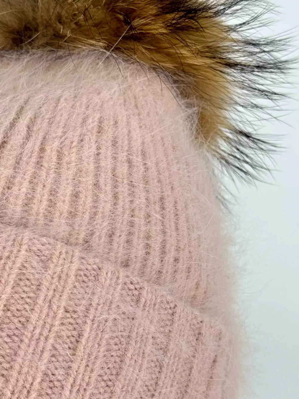 шапка ангора с меховым помпоном зимняя пушистая стильная