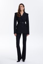 Жакет с объёмными плечами