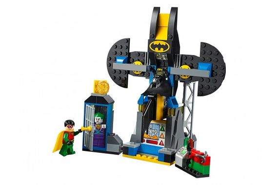 Lego konstruktor Juniors Нападение Джокера на Бэтпещеру 10753