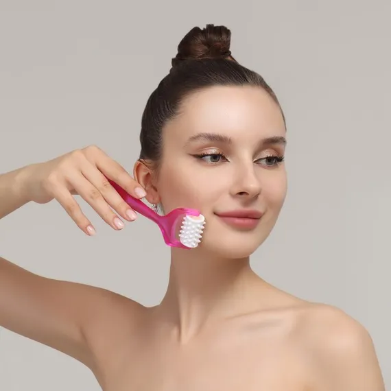 Массажёр для лица и зоны декольте «Барабан», 14 × 4,5 × 2,5 см, с шипами, цвет МИКС