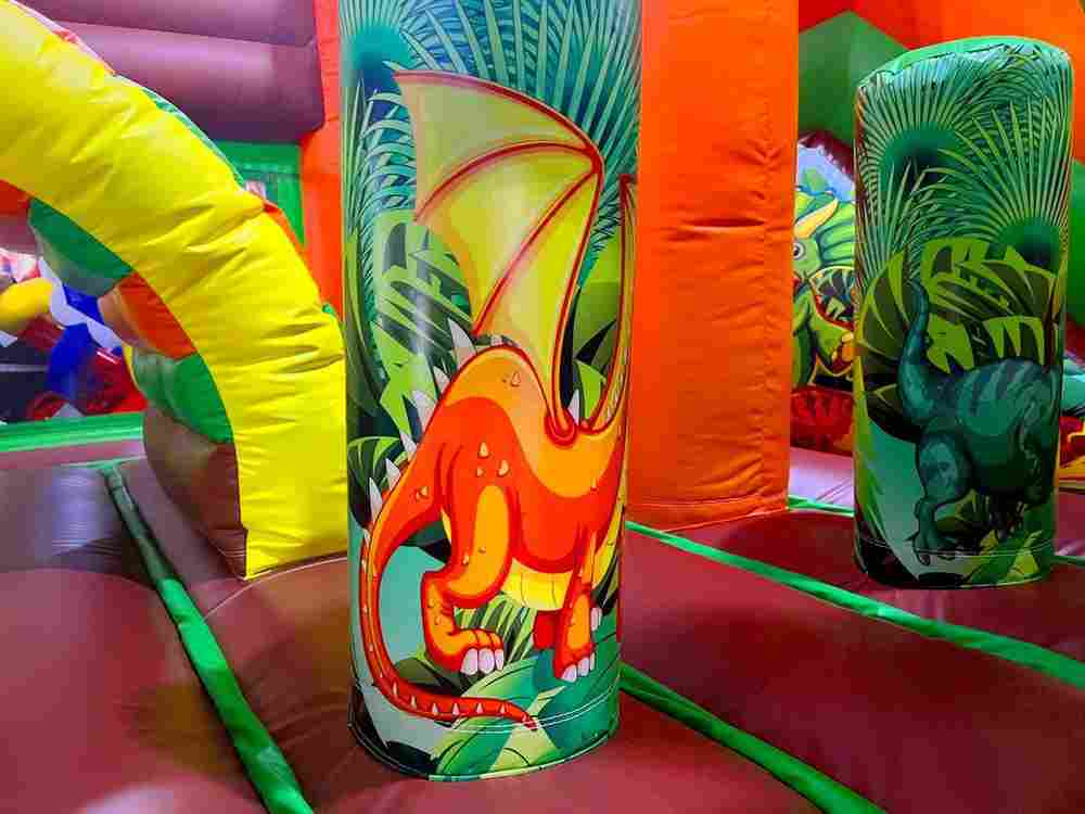 Коммерческий надувной батут «Дино-прыжок» 5х5.5х4м