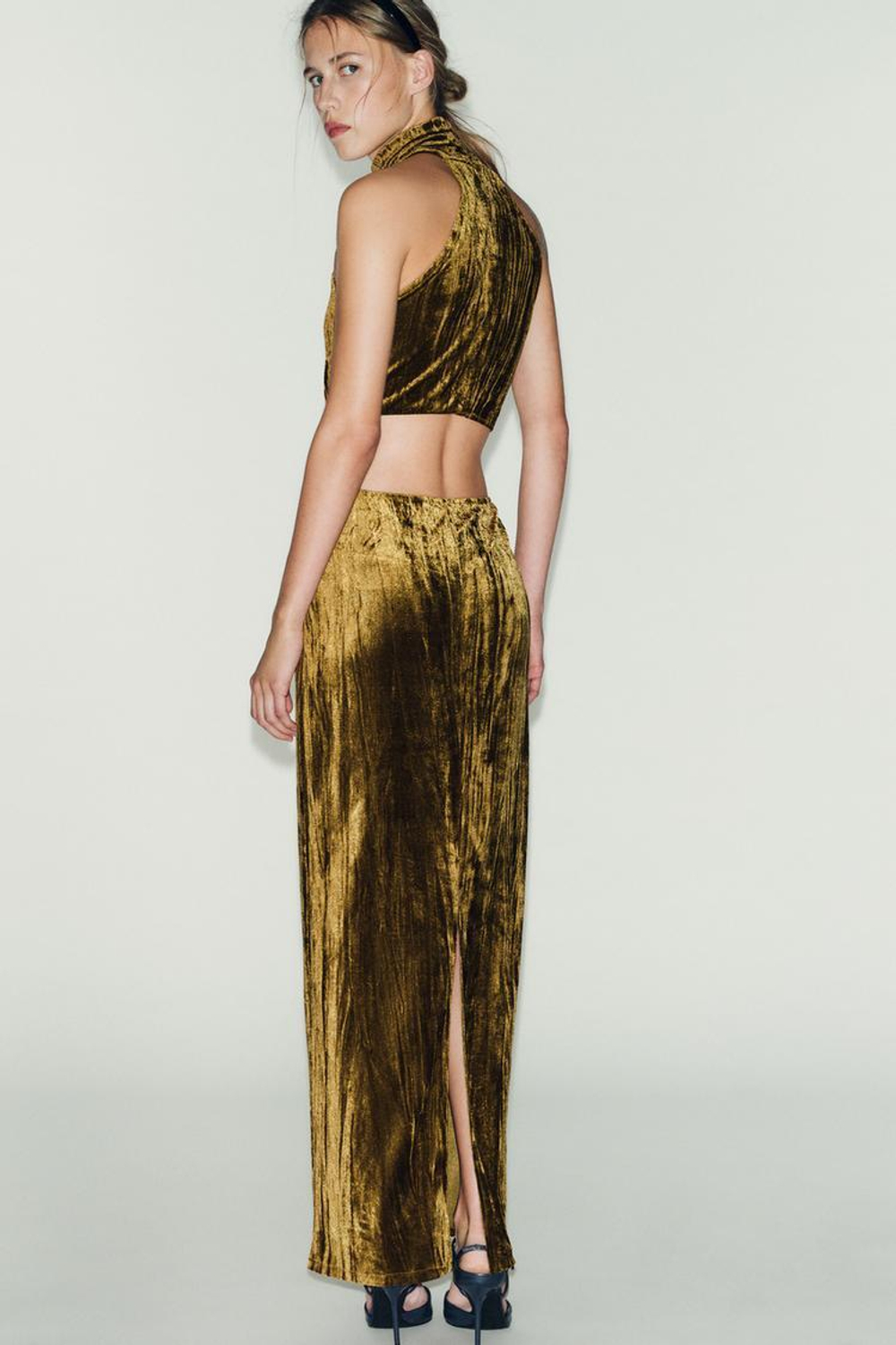 ZARA ПЛАТЬЕ МИДИ С ВЫРЕЗАМИ И СТРАЗАМИ, ОХРА