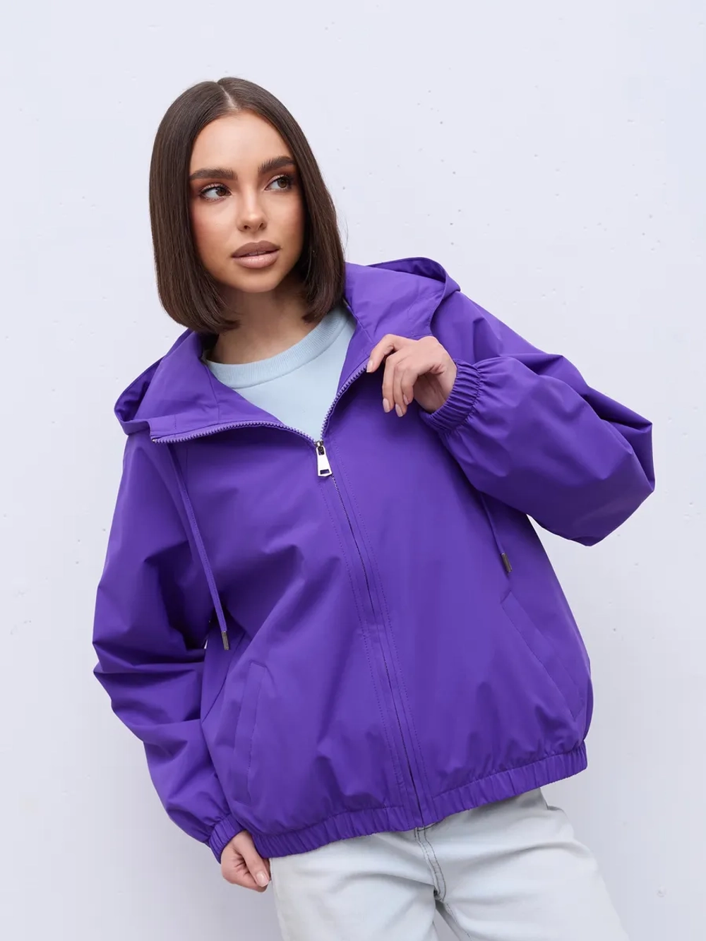 Ветровка с капюшоном