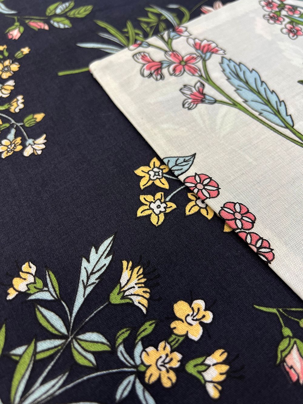 Постельное белье "Botany/Botany" 1,5-сп   наволочка 50х70 1шт Простынь на резинке 90х200 см  Пододеяльник 145х215 см  Сказка сатин