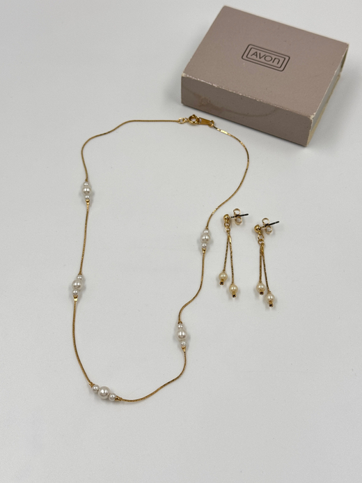 Комплект из цепи и серёг с «жемчугом» Avon