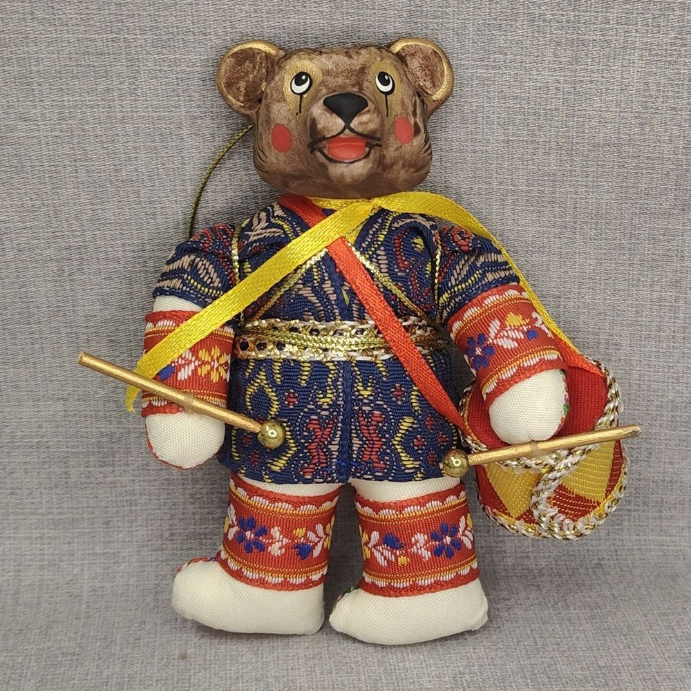 Ёлочная игрушка Медвежонок Музыкант с барабаном