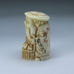 Нэцкэ Дзюродзин в круглой шапке с корзиной