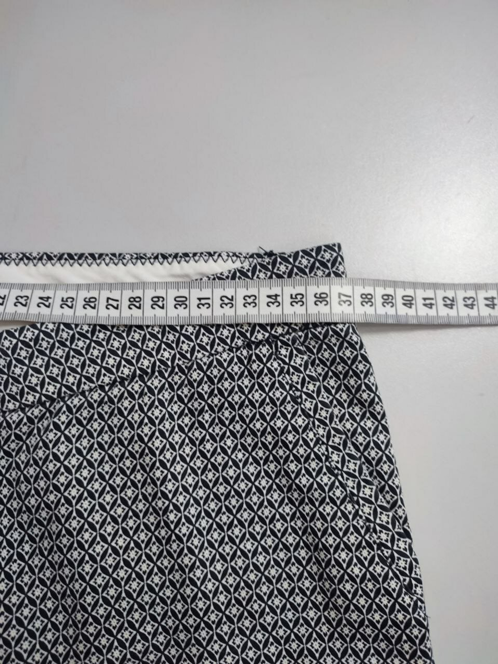 Брюки H&M с принтом 40 размер