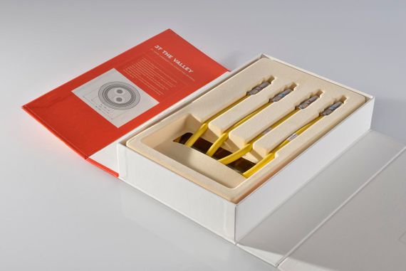 Кабель межблочный аналоговый RCA Van den Hul 3T The Valley. Длина 1 метр