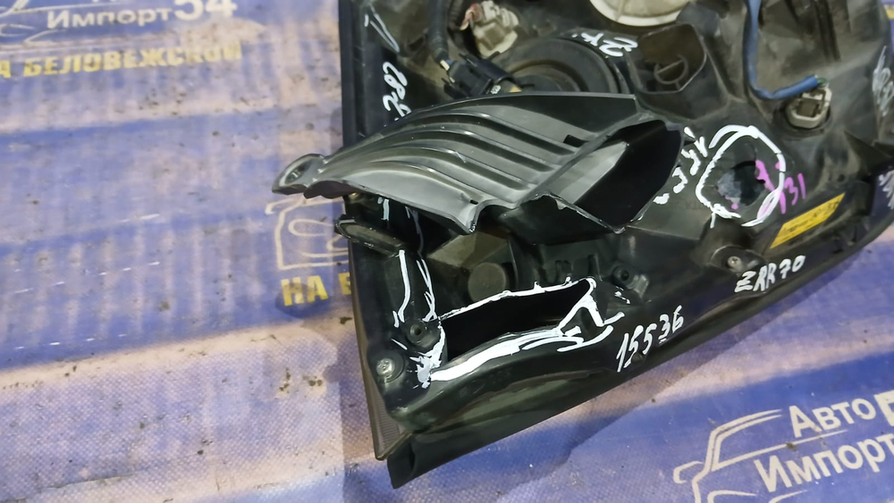 Фара передняя правая TOYOTA NOAH 2007-2010