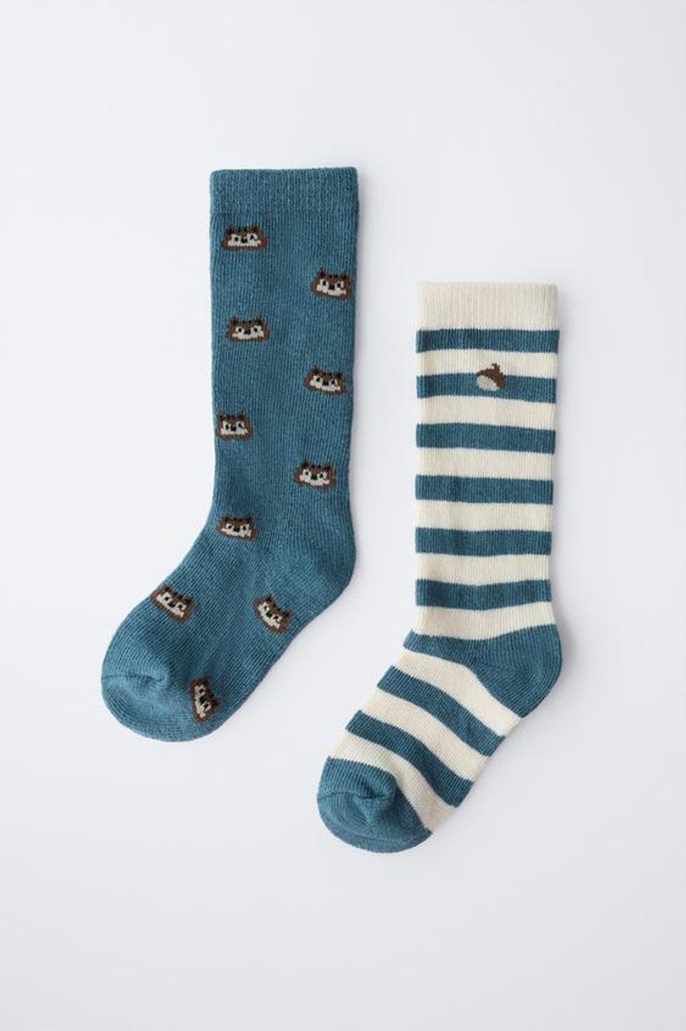 ZARA НАБОР ИЗ ДВУХ ПАР НОСКОВ С ЖЕЛУДЯМИ, БЕЛКАМИ И ПОЛОСКАМИ, СИНЕВАТЫЙ