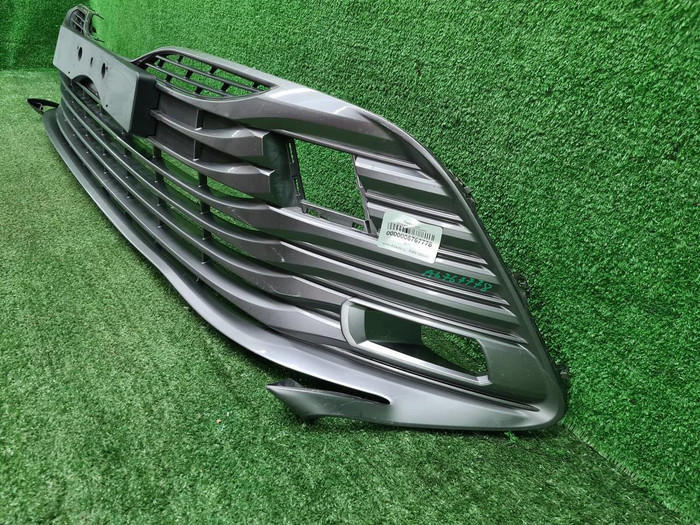 Решетка переднего бампера Toyota Camry xv70 17-21