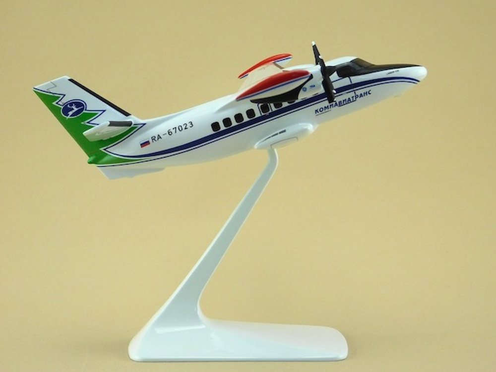 Модель самолета L-410 (М1:72, Комиавиатранс)