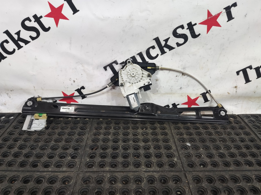 Стеклоподъемник левый в сборе 2020г.