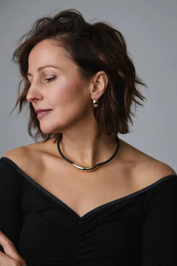 Колье "Моно" черный каучук с золотой вставкой