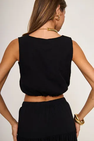 Кроп майка из жатого хлопка черного цвета