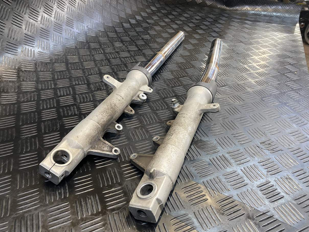 Перья вилки Suzuki GSR400 (GK7DA) (дефект)