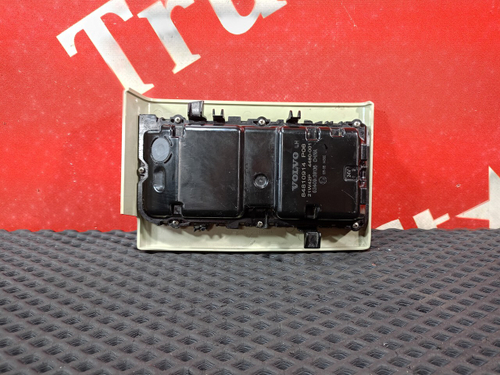 Плафон внутреннего освещения левый 2022г.