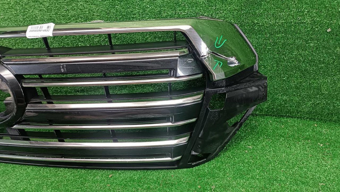 Решетка радиатора Toyota Land Cruiser 200 (2015-2021)