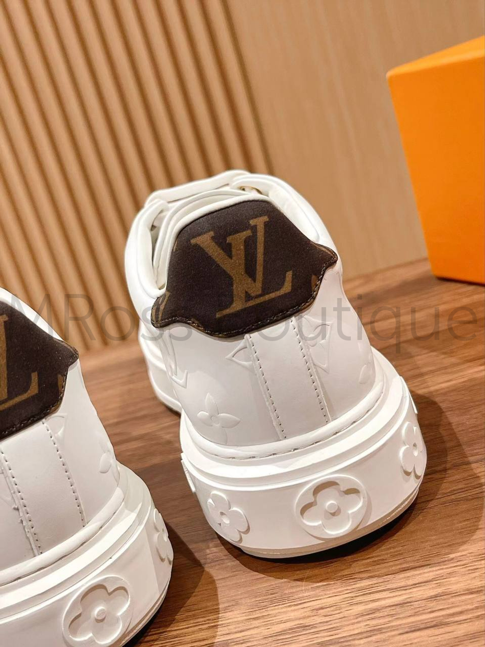 Женские кеды Louis Vuitton Time Out в белом цвете с коричневым задником