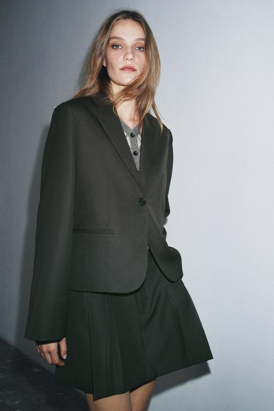 ZARA КОРОТКАЯ ЮБКА СО СКЛАДКАМИ — ZW COLLECTION, ХАКИ